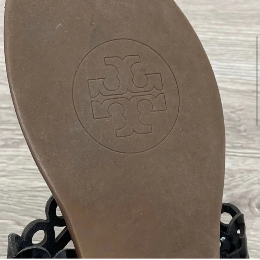Tory Burch Davy laser cut thong sandal Black Patent Leather size 8 - Picture 5 of 9